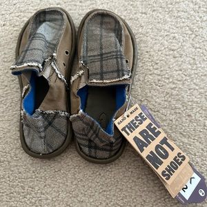 Sanuk Kids slipper shoes, size 2